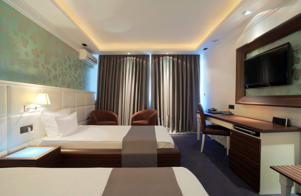hotel-room-m